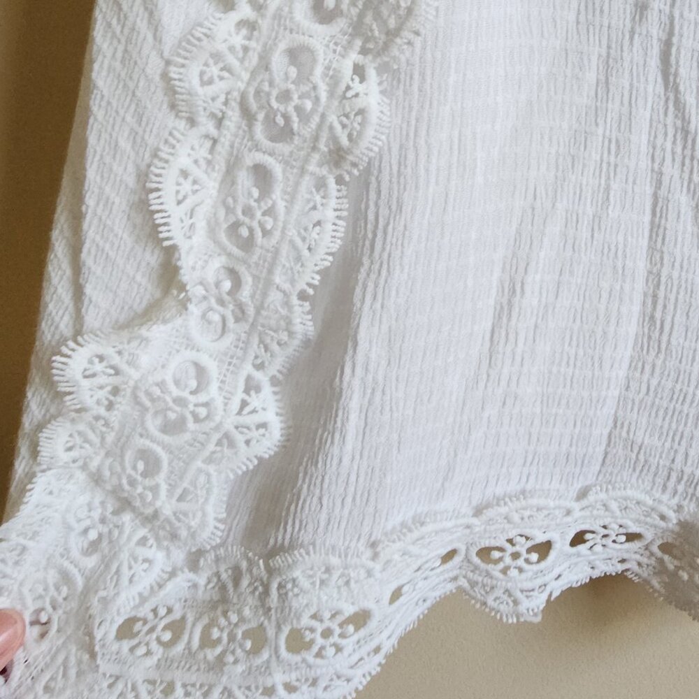 Davi & Dani White Top With Lace Size Small - Picture 5 of 6